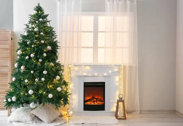 Interior Sala Estar Com Lareira Luzes Brilhantes Árvore Natal — Fotografia de Stock