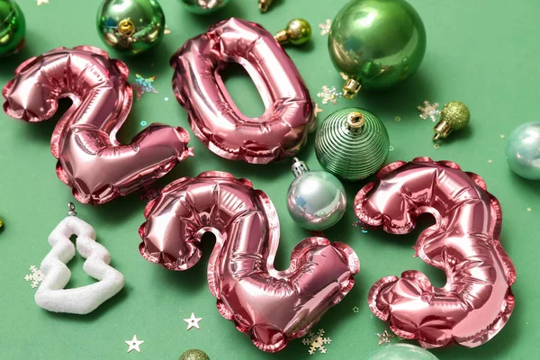 Figure 2023 Made Balloons Christmas Decorations Confetti Green Background Closeup — Stock Photo, Image