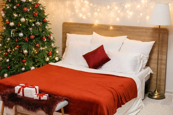 Interior Quarto Com Luzes Brilhantes Árvore Natal — Fotografia de Stock