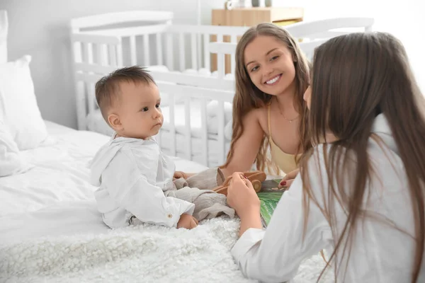Cute Baby Boy His Mothers Bedroom — Stock Photo, Image
