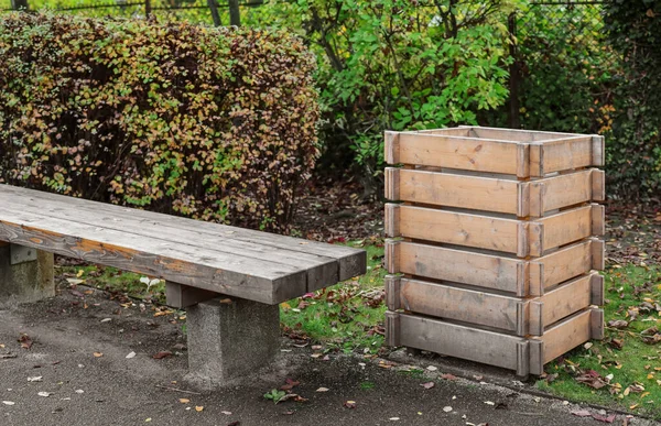Wooden Bench Trash Bin Autumn Park — Stock Photo, Image