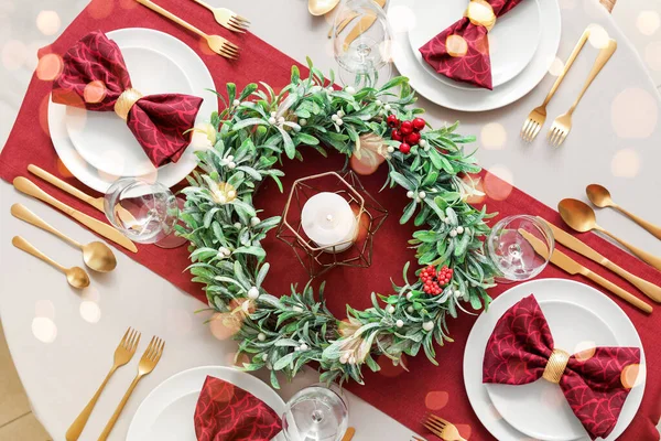 Christmas Table Setting Mistletoe Wreath Dining Room Top View — Stock Photo, Image