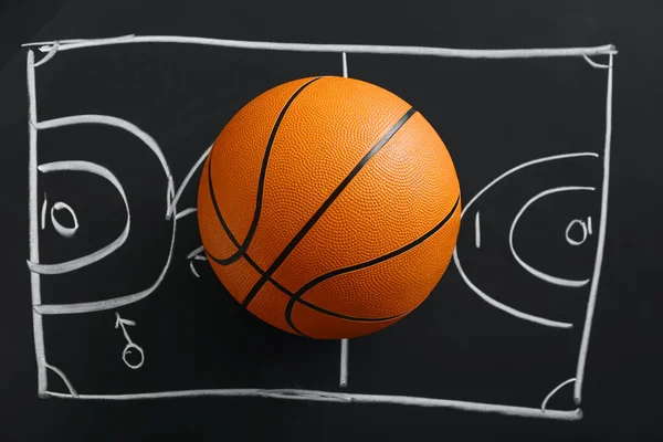 Gezeichnetes Schema Des Basketballspiels Mit Ball Auf Tafel — Stockfoto