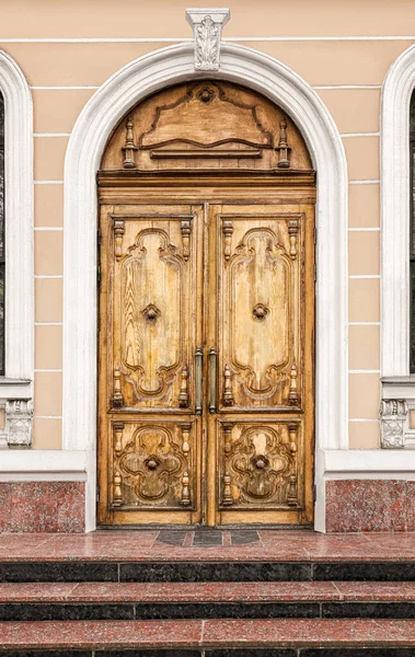 Building Beautiful Wooden Door — Stock Photo, Image