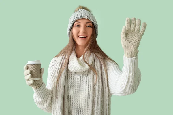 Young Woman Warm Hat Takeaway Cup Coffee Green Background — Stock Photo, Image