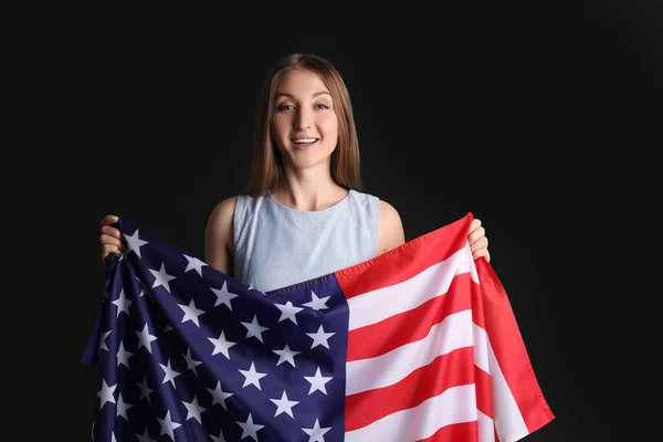 Piękna Kobieta Flagą Usa Czarnym Tle — Zdjęcie stockowe