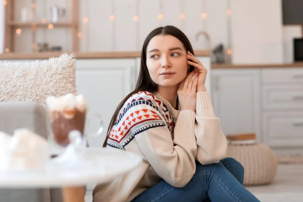 Young Woman Warm Sweater Sitting Kitchen — Stock Photo, Image