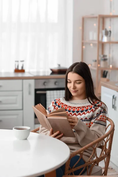 Young Woman Reading Book Dining Table Kitchen — Stock Photo, Image