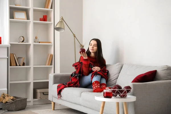 Young Woman Warm Sweater Apple Sitting Sofa Home — Stock Photo, Image