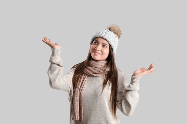 Young Woman Warm Hat Scarf Grey Background — Stock Photo, Image