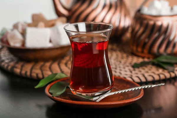 Соусер Склянкою Турецького Чаю Ложкою Столі Кімнаті Комірчині — стокове фото