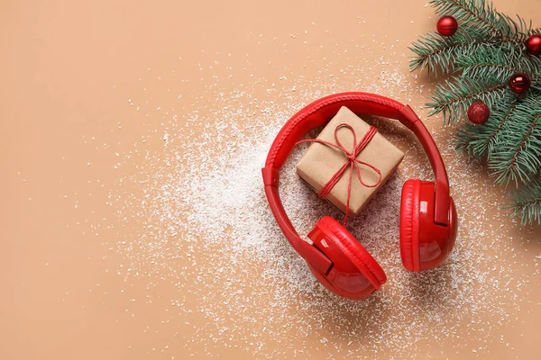 Composition Modern Headphones Christmas Gift Fir Branches Snow Color Background — Stock Photo, Image