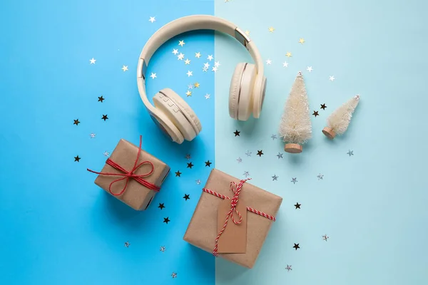 Composition Modern Headphones Christmas Gift Decor Color Background — Stock Photo, Image
