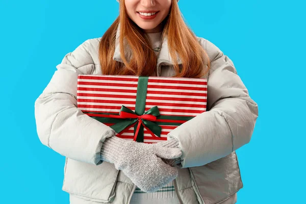 Young Woman Christmas Present Blue Background Closeup — Stock Photo, Image