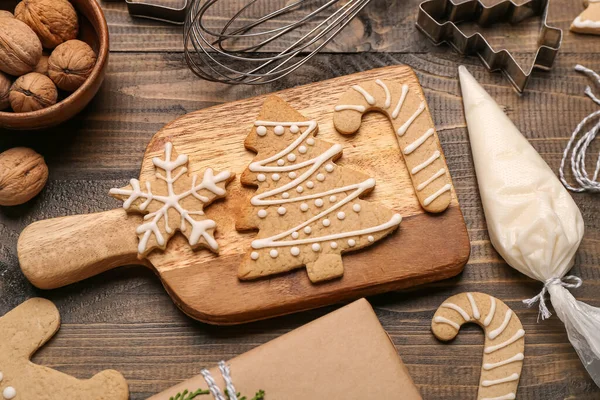 Tábla Ízletes Karácsonyi Cookie Krém Dió Háttér Közelkép — Stock Fotó