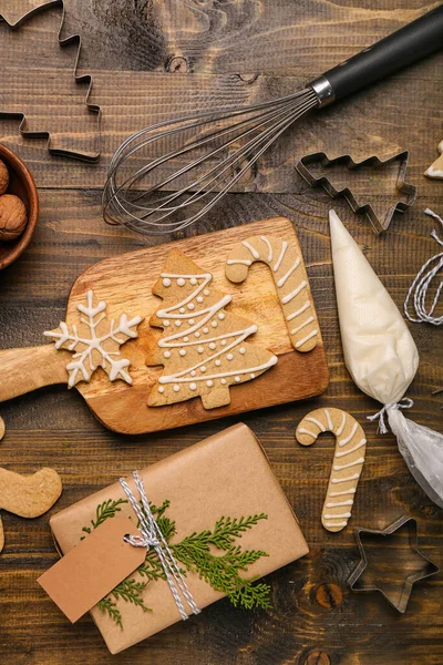 Composition Tasty Christmas Cookies Gift Utensils Wooden Background — Stock Photo, Image
