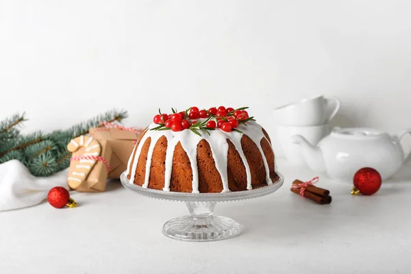 Support Dessert Avec Gâteau Noël Traditionnel Sur Fond Clair — Photo