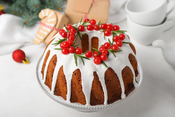 Dessertstand Mit Traditionellem Weihnachtskuchen Auf Hellem Tisch — Stockfoto