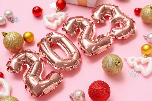 Figure 2023 Made Foil Balloons Christmas Decor Pink Background Closeup — Stock Photo, Image