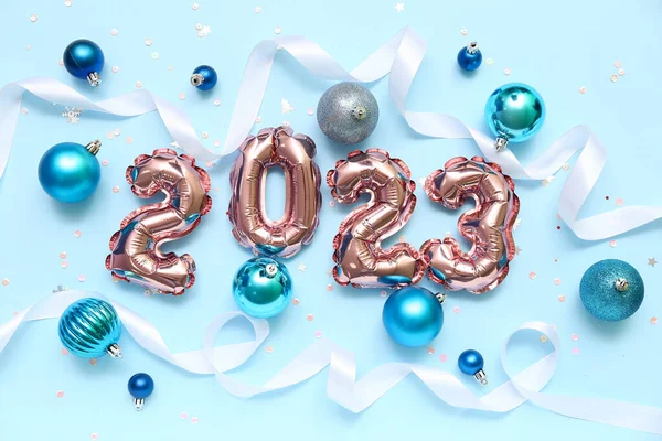 Figure 2023 Made Foil Balloons Christmas Balls Ribbons Blue Background — Stock Photo, Image