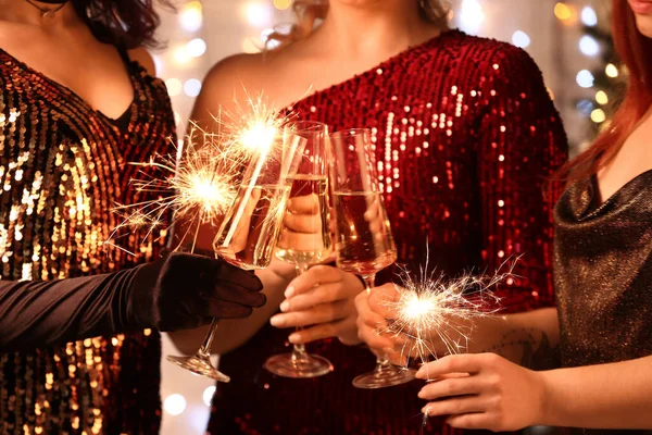 Young Women Holding Glasses Champagne Christmas Sparklers Closeup — Stock Photo, Image