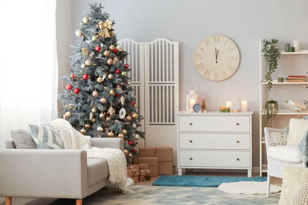 Interior Sala Estar Com Relógios Gavetas Árvore Natal — Fotografia de Stock