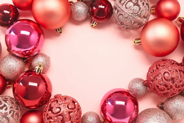 Pembe Arka Planda Güzel Noel Toplarından Yapılmış Çerçeve Yakın Plan — Stok fotoğraf