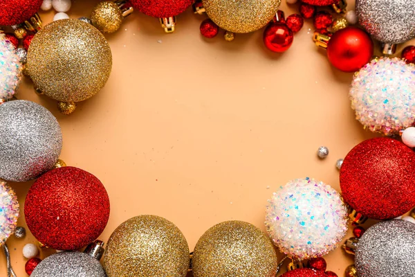 Marco Hecho Bolas Navidad Brillantes Sobre Fondo Color Primer Plano — Foto de Stock