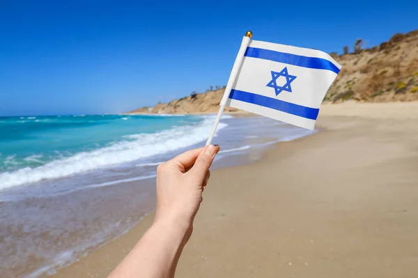 해수욕장에서 이스라엘 국기를 — 스톡 사진