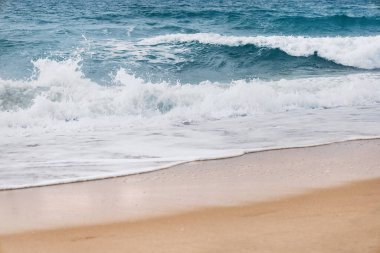 Dalgalı güzel deniz manzarası, yakın çekim.