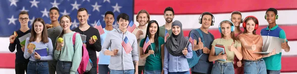 Många Studenter Mot Flaggan Usa — Stockfoto