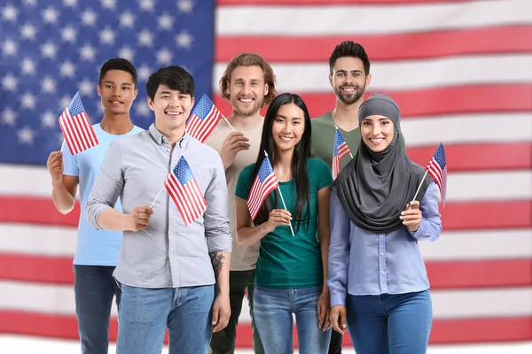 Grupp Studenter Mot Usa Flaggor — Stockfoto