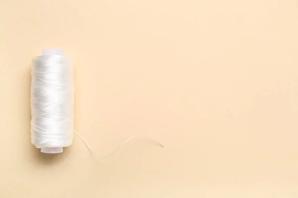 White Thread Spool Color Background — Stock Photo, Image