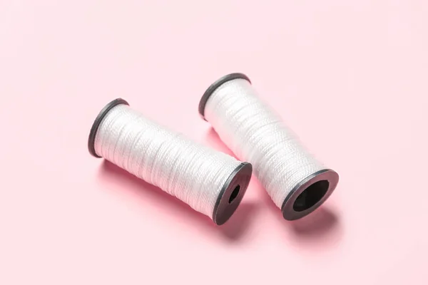 White Thread Spools Pink Background — Stock Photo, Image