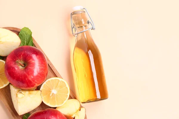 Bottle Apple Cider Vinegar Board Fruits Color Background Closeup — Stock Photo, Image