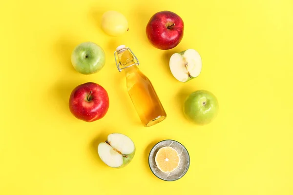 用黄底苹果醋和苹果果酒配料 — 图库照片