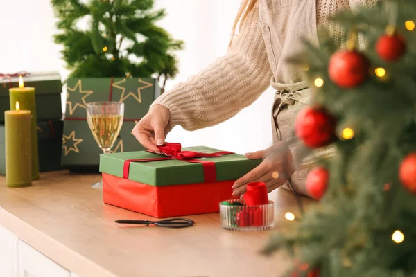Woman Beautiful Christmas Gift Box Table Closeup — Stock Photo, Image
