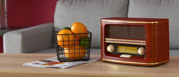 Retro Radio Receiver Basket Tangerines Table Living Room — Stock Photo, Image