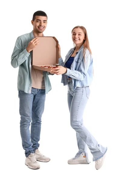 Pasangan Muda Bahagia Dengan Pizza Segar Latar Belakang Putih — Stok Foto
