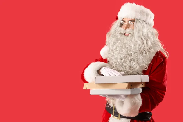 Santa Claus Drží Krabice Chutnou Pizzu Červeném Pozadí — Stock fotografie