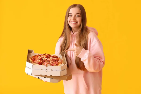Beautiful Young Woman Holding Boxes Fresh Pizza Yellow Background — Stock Photo, Image