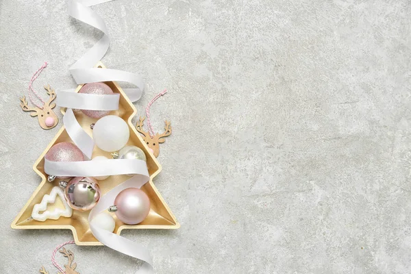 Plate Shape Christmas Tree Decor Ribbon Grunge Background — Stock Photo, Image