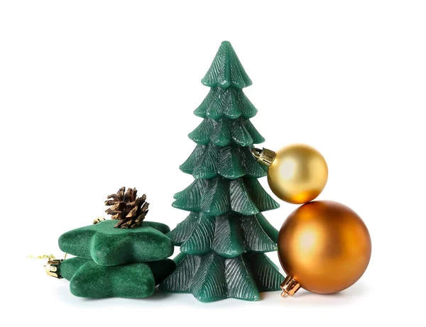 Kerstboom Kaars Met Dennenappel Ballen Sterren Witte Achtergrond — Stockfoto