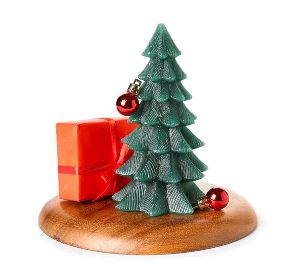 Beyaz Arka Planda Noel Ağacı Mumu Toplar Hediye Panosu — Stok fotoğraf