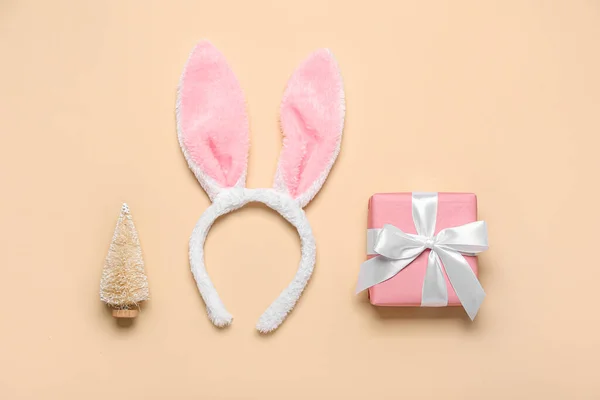 Bunny Ears Christmas Tree Gift Beige Background — Stock Photo, Image