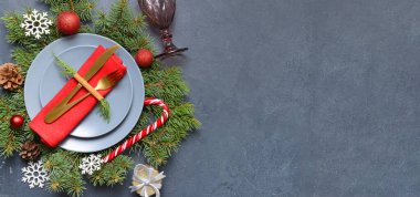 Gri arkaplan üzerinde Noel tablosu ayarları ve metin için boşluk