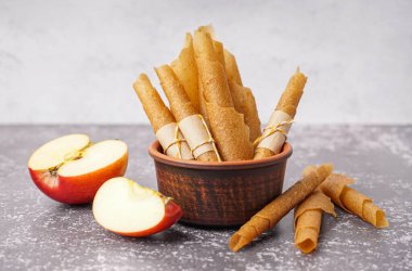 Bir kase lezzetli elmalı pastil.