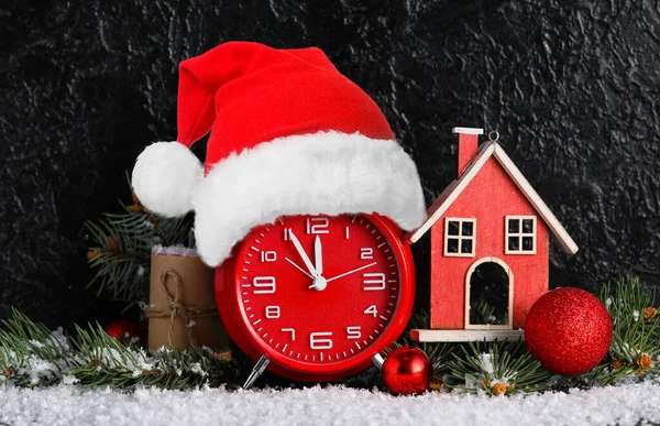 Alarm Clock Santa Hat Decor Black Background Christmas Countdown — Stock Photo, Image