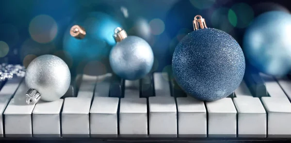 Blue Christmas Balls Piano Keys Closeup — Stock Photo, Image