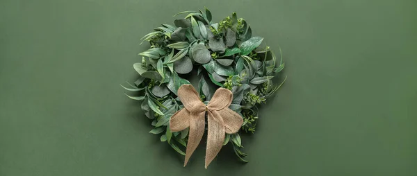 Yeşil Arka Planda Güzel Bir Noel Çelengi — Stok fotoğraf